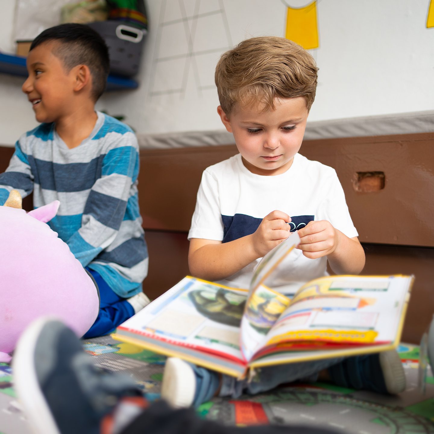 niños leyendo